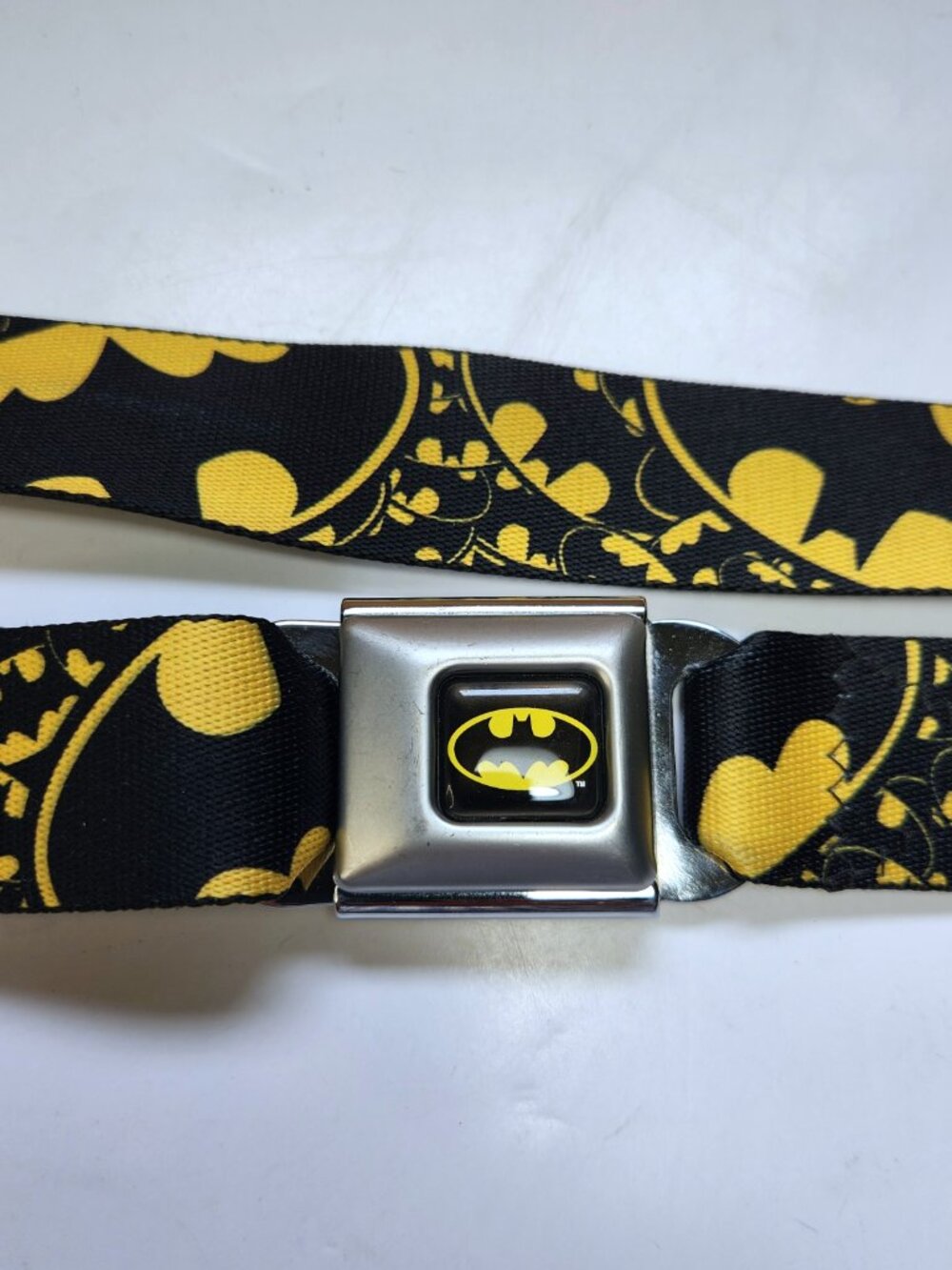 DC Comics Batman Seatbelt Buckle Belt Yellow Black Adjustable Superhero Belt - Picture 2 of 7